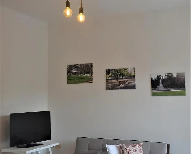 博得沃达林司阔维兹公寓 公寓 *